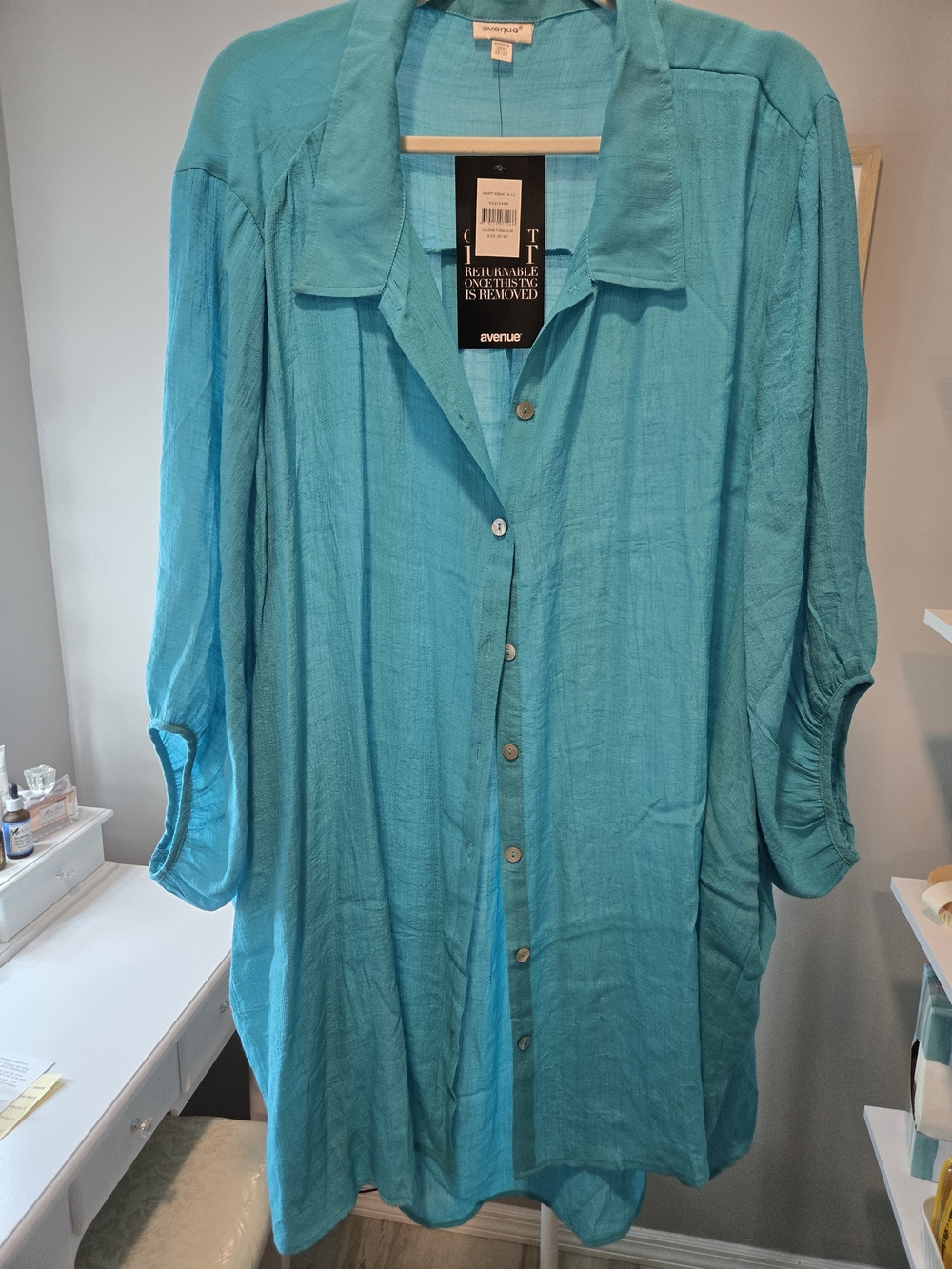 NWT Avenue Turquoise Button-Down Shirt